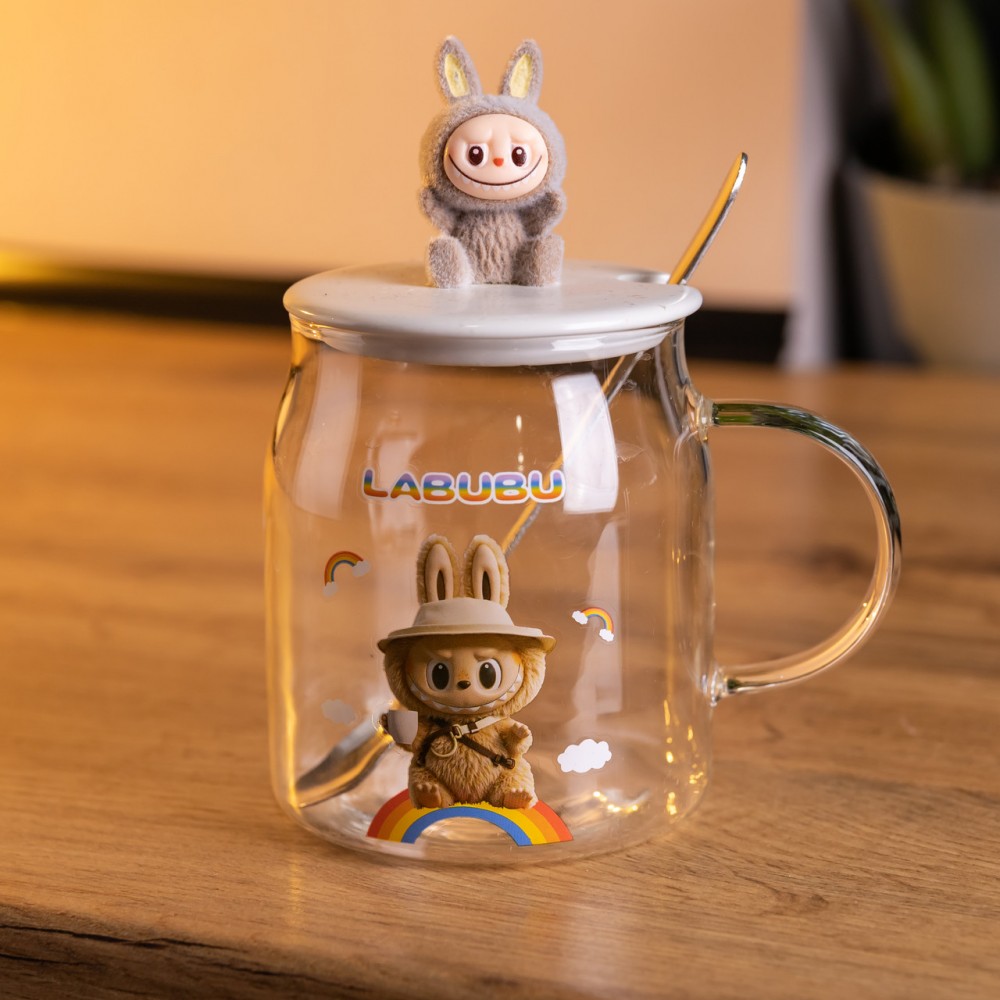 Новогодняя большая стеклянная чашка "Лабуба" с крышкой и ложкой 600 мл, Праздничная кружка чашка для детей на подарок Коричневый FM-56C
