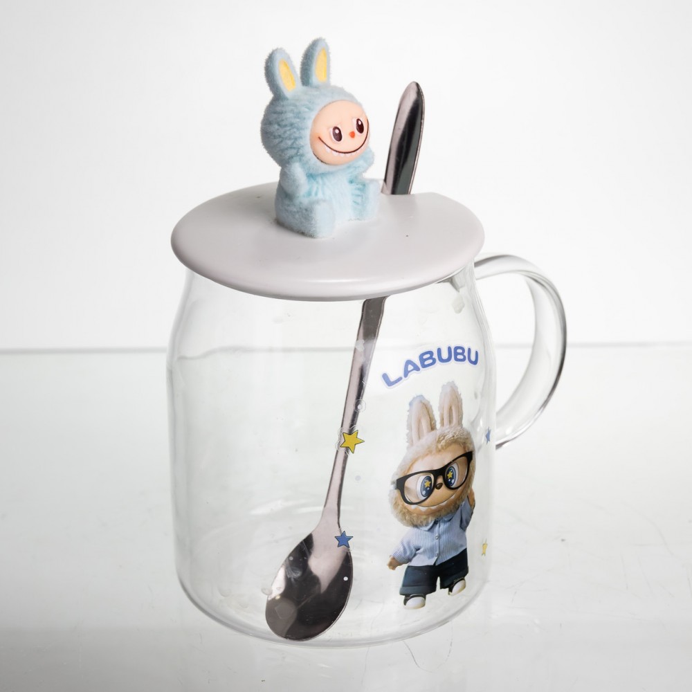 Новогодняя большая стеклянная чашка "Лабуба" с крышкой и ложкой 600 мл, Праздничная кружка чашка для детей на подарок Голубой FM-56D