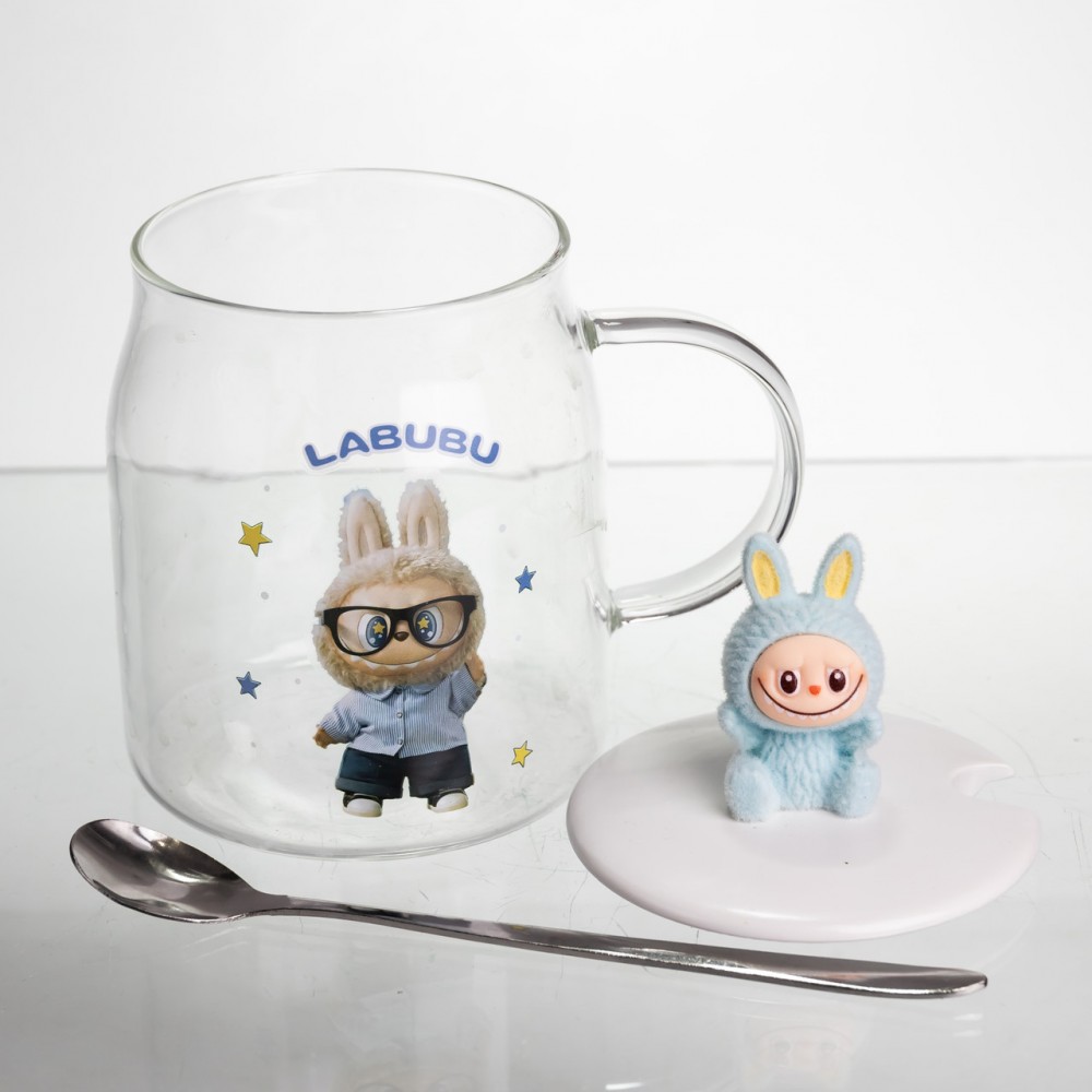 Новогодняя большая стеклянная чашка "Лабуба" с крышкой и ложкой 600 мл, Праздничная кружка чашка для детей на подарок Голубой FM-56D
