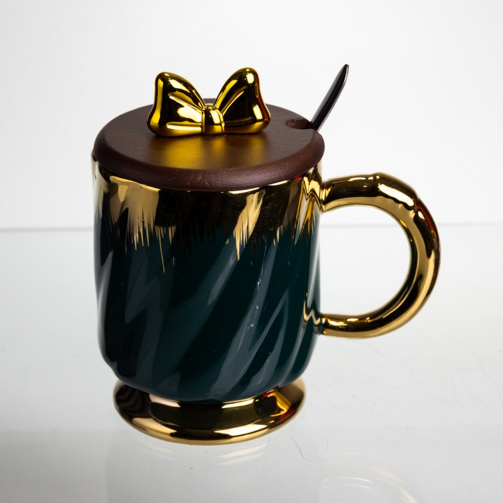 Новогодняя фарфоровая чашка "Золотой Вихрь" 450 мл с крышкой и ложкой Yiwu FM-23A