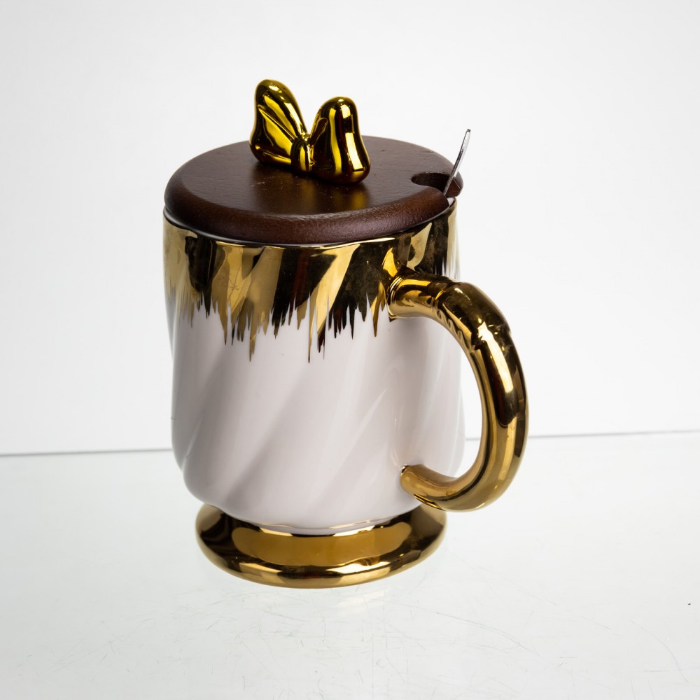 Новогодняя фарфоровая чашка "Золотой Вихрь" 450 мл с крышкой и ложкой Yiwu FM-23D