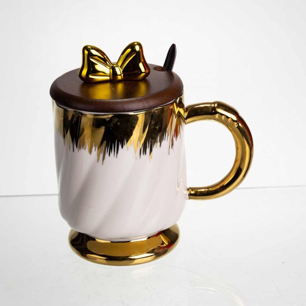 Новогодняя фарфоровая чашка "Золотой Вихрь" 450 мл с крышкой и ложкой Yiwu FM-23D