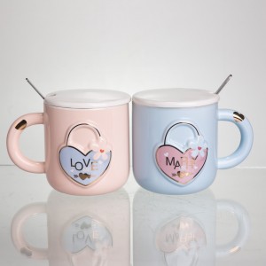 Набор парных фарфоровых чашек с сердцем 2 (шт) по 400 (мл) чашки на подарок с крышкой и ложкой Розовый с голубым FM-32