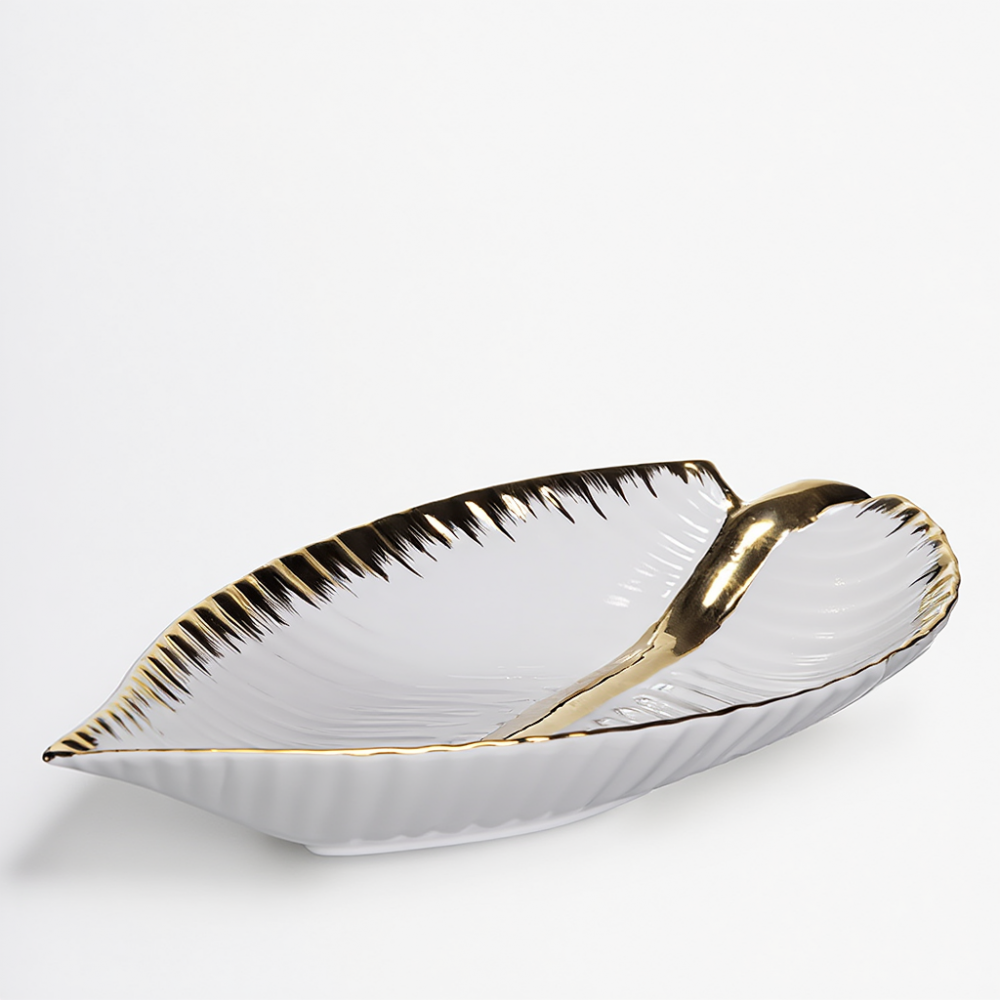 Блюдо декоративное в форме листика 40 см фарфоровое белое с золотом WH046