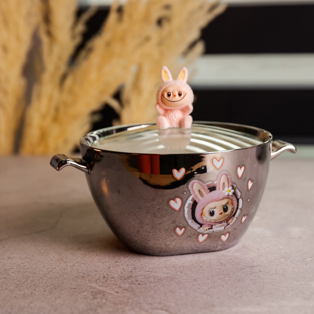 Бульонница фарфоровая Labubu с крышкой и ручками 800 (мл) Ø15 (см) детская тарелка для супа и лапши Серебристый с розовым FM-34C
