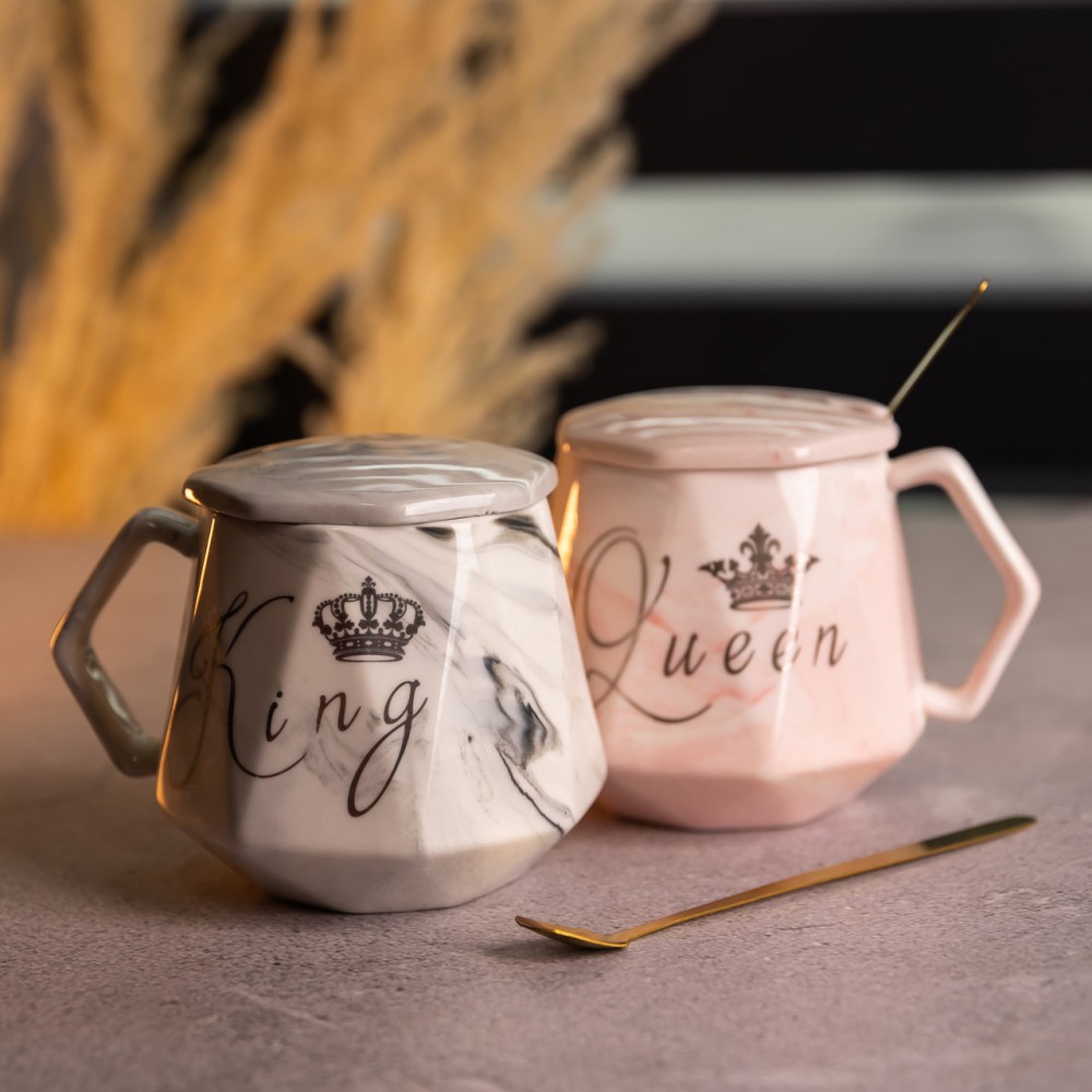 Набор парных фарфоровых чашек Queen&King 2 (шт) по 400 (мл) чашки на подарок с крышкой и ложкой Розовый с голубым FM-31