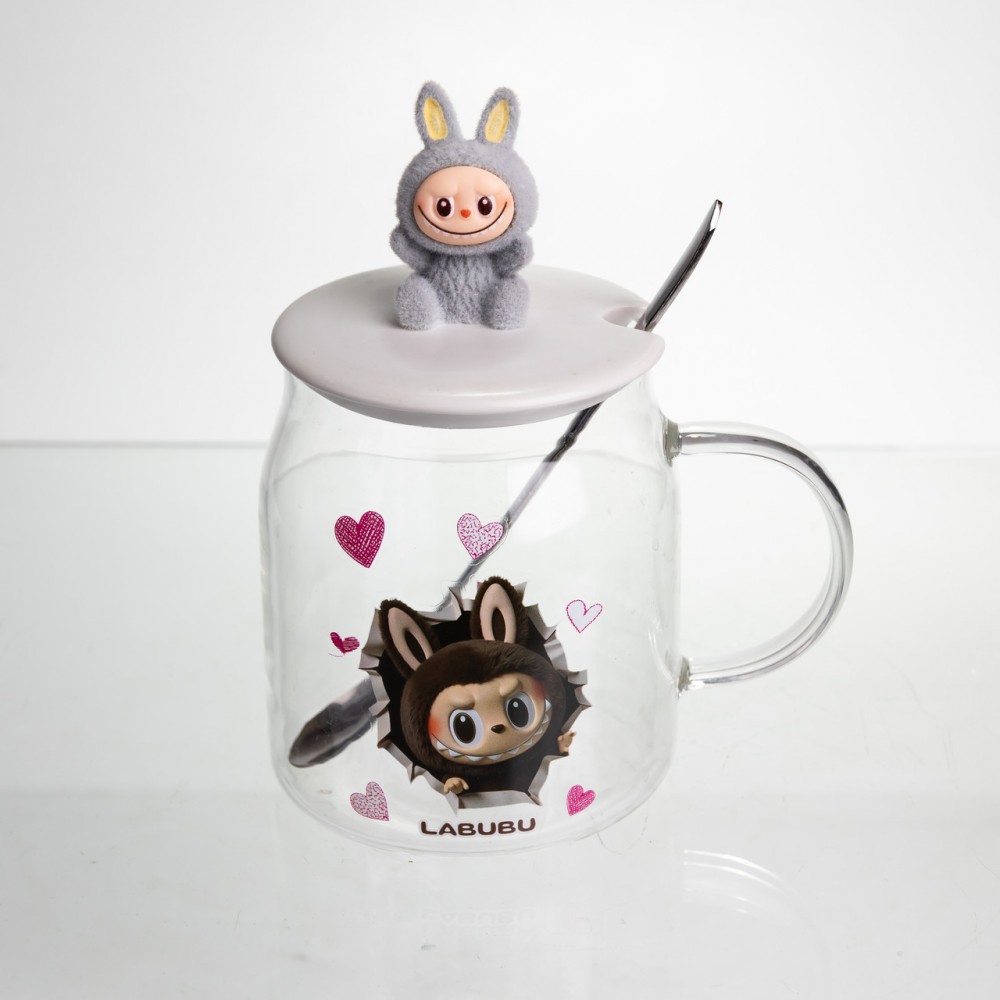 Новогодняя большая стеклянная чашка "Лабуба" с крышкой и ложкой 600 мл, Праздничная кружка чашка для детей на подарок Серый FM-56A