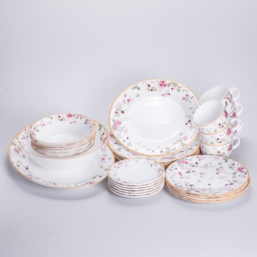 Столовий сервіз з порцеляни Strawberry на 6 осіб 32 предмети HP-HK-8