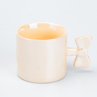 Чашка з ручкою у вигляді бантика керамічна 350 мл Жовта