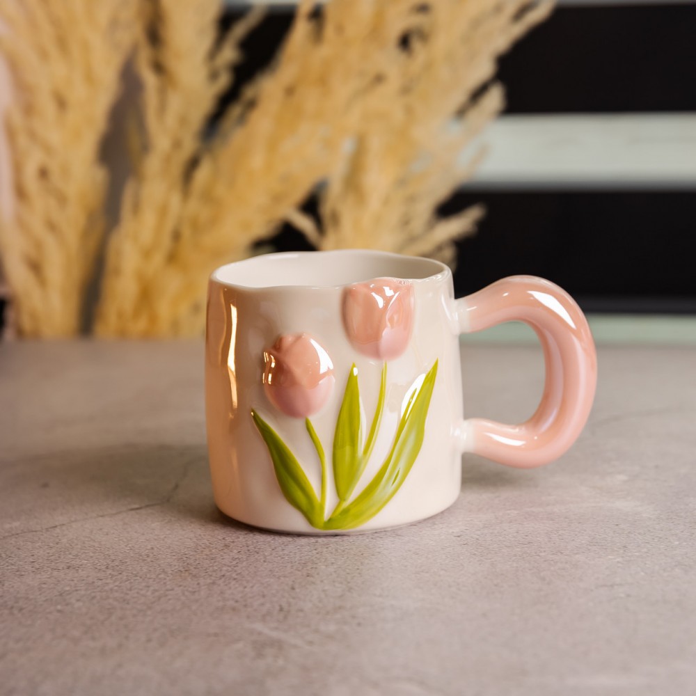 Новогодняя фарфоровая чашка для чая и кофе "Нежный Тюльпан" с 3D декором 400 мл, праздничная кружка чашка на подарок Розовый FM-40A