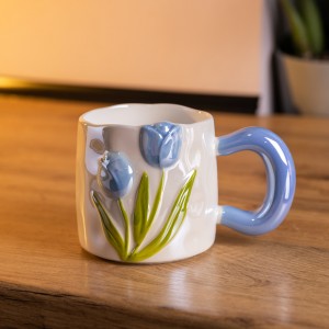 Новогодняя фарфоровая чашка для чая и кофе "Нежный Тюльпан" с 3D декором 400 мл, праздничная кружка чашка на подарок Голубой FM-40D
